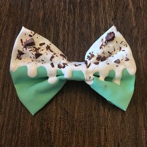 Kawaii Mint Chocolate Chip Bow